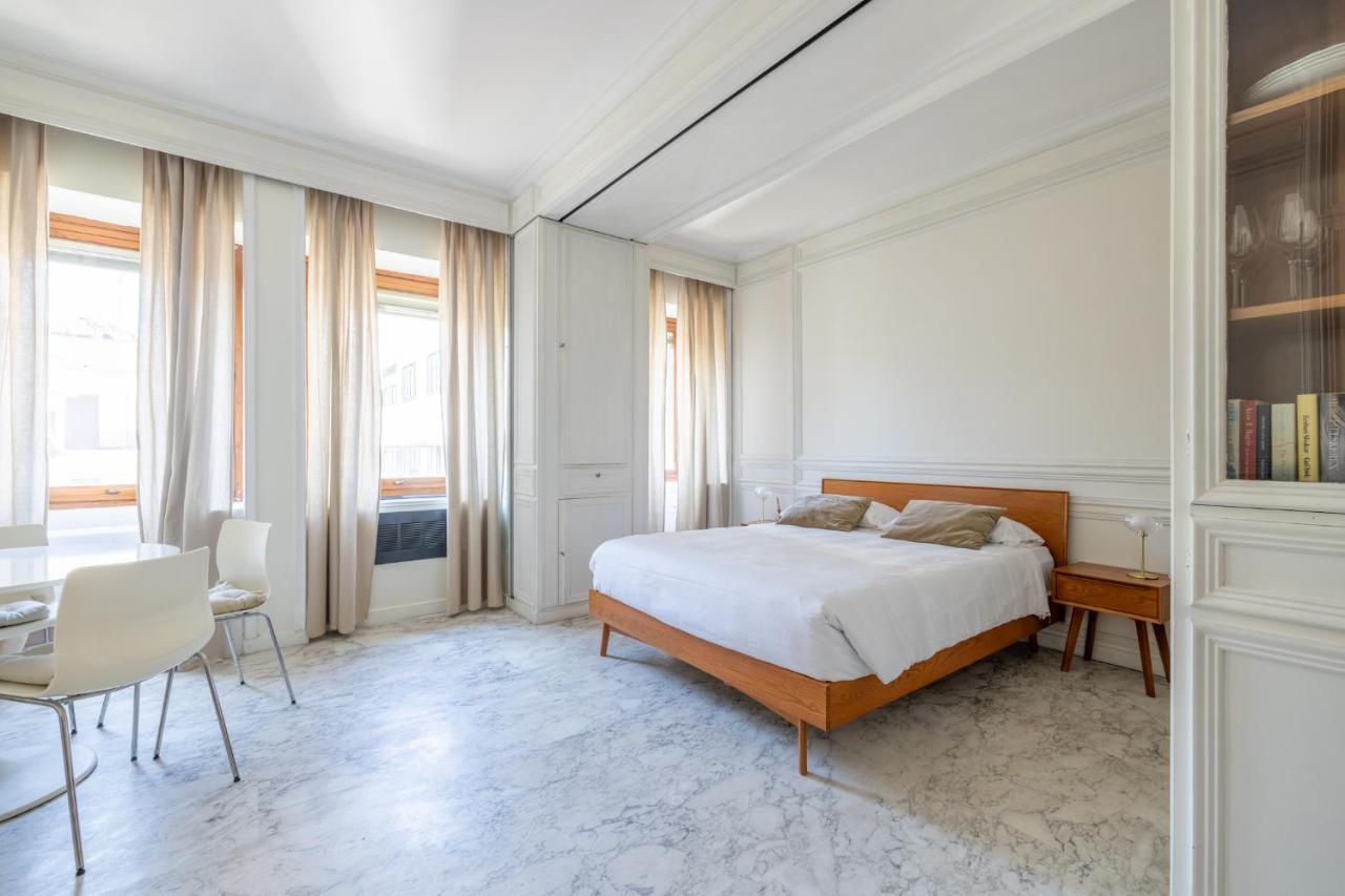 White In Appartamento
