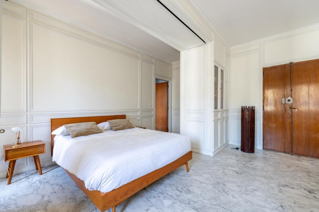 White In * Rome